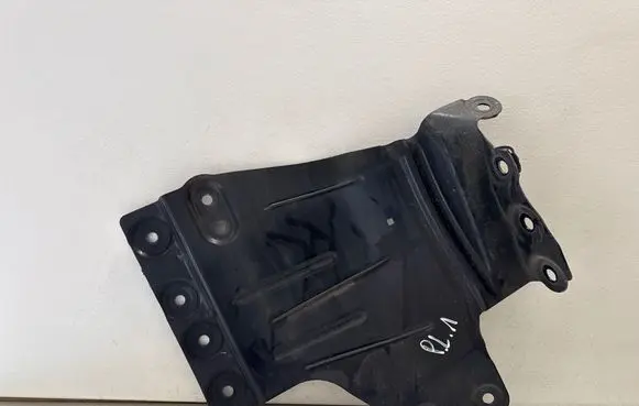 Audi Q7 4M Other under body part 4M0803597G