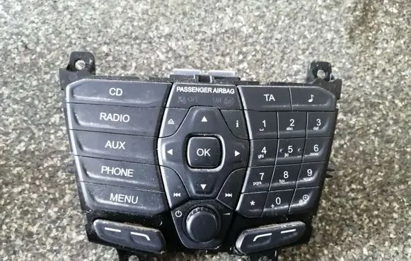 Head unit multimedia control