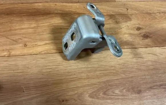 Opel Insignia A Rear door lower hinge ES03A046574
