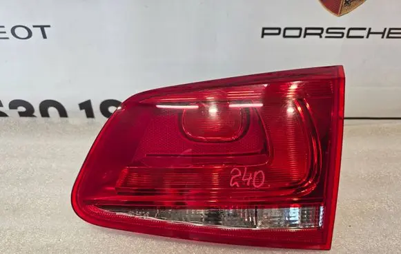 Volkswagen Touareg II Tailgate rear/tail lights 7P6945094B