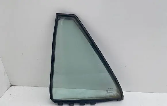 Toyota Avensis T250 Rear vent window glass 