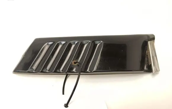 Rear fender molding trim