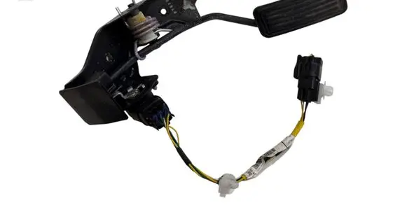 Accelerator throttle pedal