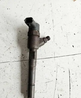 Opel Combo C Fuel injector 0445110083