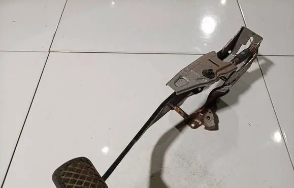 Honda FR-V Clutch pedal