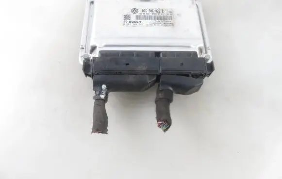 Volkswagen Touran I Engine control unit/module 0261S04651 06G906022E