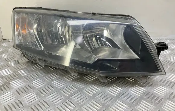 Skoda Octavia Mk3 (5E) Headlight/headlamp 5E2941016