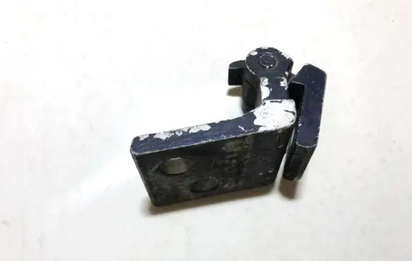 Volkswagen Golf III Rear door lower hinge