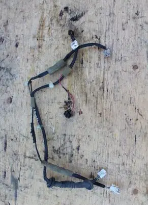 Subaru Impreza II EUR ISO radio connector 81822FE100