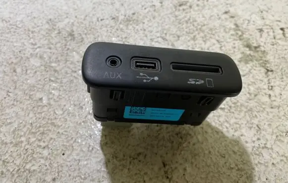Dodge Challenger USB socket connector 68206384AC 33169193 DATE041216