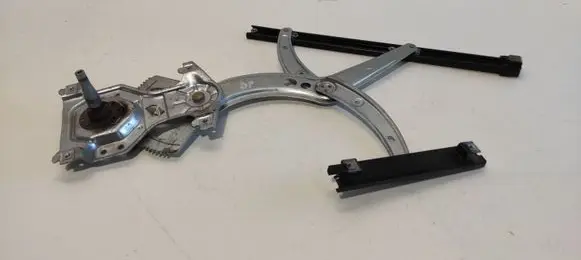 Volkswagen PASSAT B4 Front door manual window regulator 