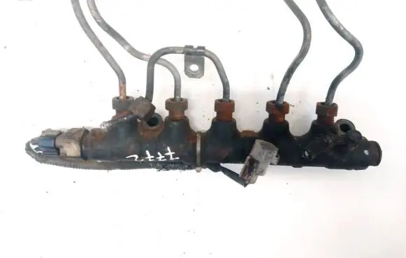 Toyota Avensis Verso Fuel main line pipe