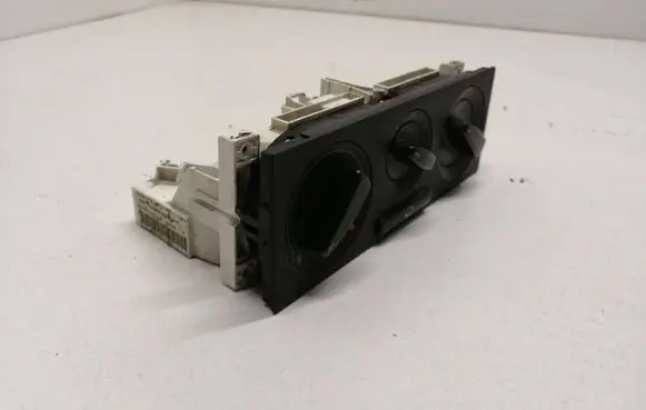Volkswagen PASSAT B5 Climate control unit