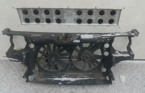 Volkswagen Golf III Radiator support slam panel