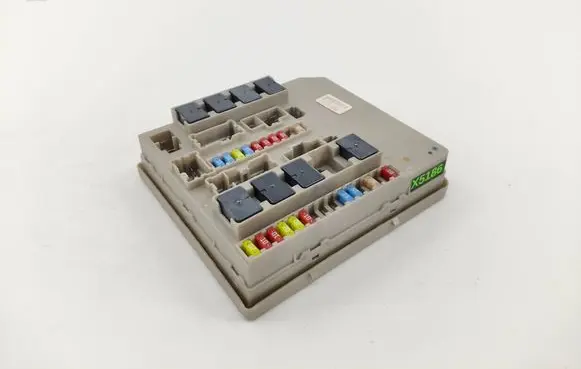 Renault Clio III Fuse module 674658B