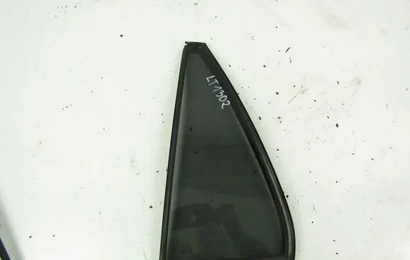 Mitsubishi Lancer Rear side window 