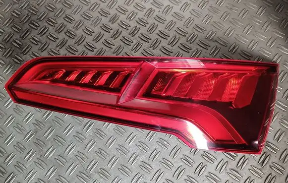 Tailgate rear/tail lights