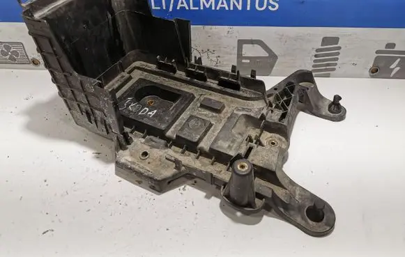 Skoda Octavia Mk2 (1Z) Battery tray 1K0915333C