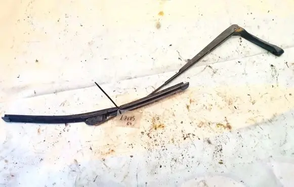 Skoda Octavia Mk1 (1U) Front wiper blade arm