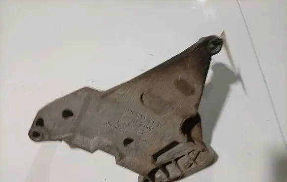 Volkswagen Jetta V Engine mounting bracket 03G199207F