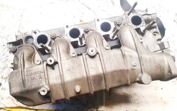 Peugeot 406 Intake manifold 9635616310