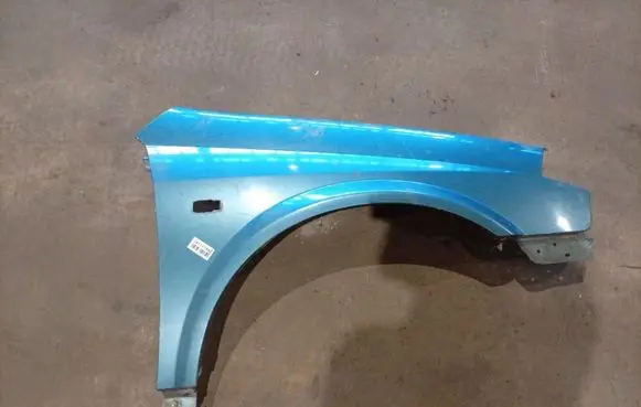 Nissan Primera Fender 