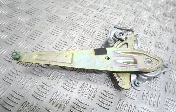 Toyota RAV 4 (XA20) Rear window lifting mechanism without motor