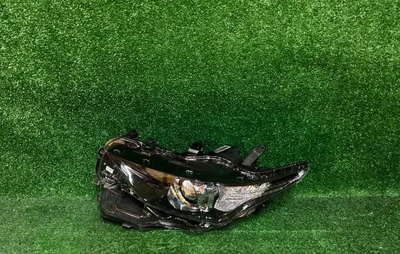 Toyota Auris E180 Headlight/headlamp 8115002K30