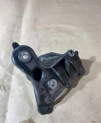 Ford Focus Engine mounting bracket 9648584680
