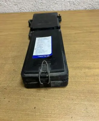 Mercedes-Benz E W124 Fuse box cover 1245400182 08877660