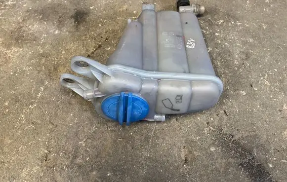 Audi Q5 SQ5 Coolant expansion tank/reservoir 8K0121405P 8K0121405