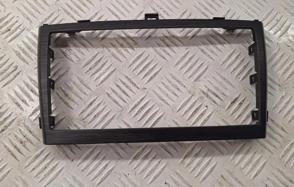 Radio/GPS head unit trim