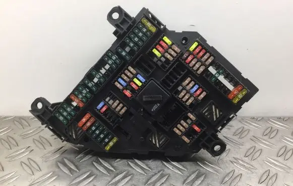 BMW 5 F10 F11 Fuse module 9210857 921085702