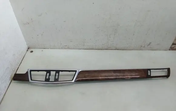 Dashboard glove box trim