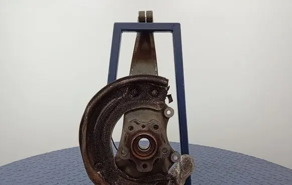 Front wheel hub spindle knuckle
