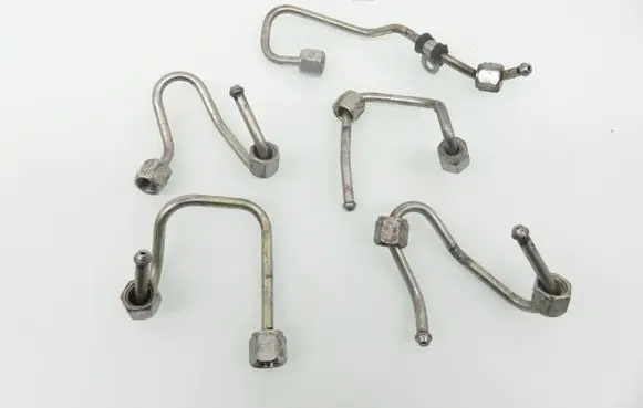 Volkswagen Jetta V Fuel injector supply line/pipe 