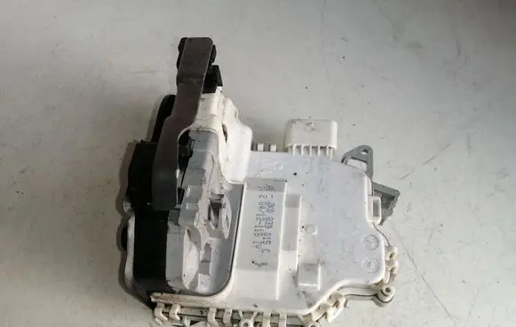 Audi A4 S4 B8 8K Rear door lock 8K0839015C