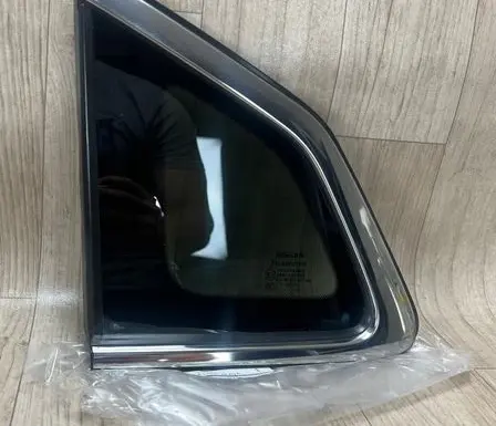 Nissan Qashqai Rear side window 83313-4EA1A