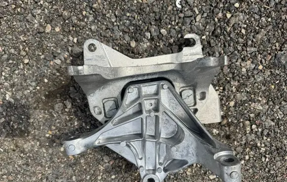 Renault Austral Engine mount bracket 112533243R