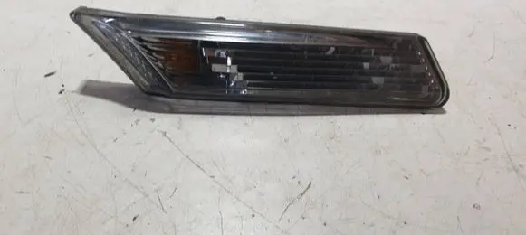 Front fender indicator light