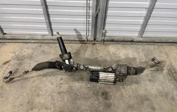 BMW 5 F10 F11 Steering rack 6883546