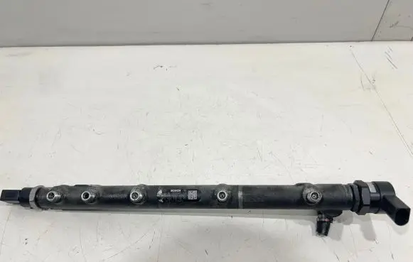 Mercedes-Benz E W211 Fuel main line pipe 0445214073 A6460700295 A6110780449