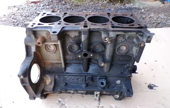 Opel Corsa A Engine block 55200513