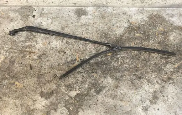 Windshield/front glass wiper blade