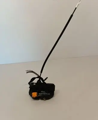 Opel Insignia A Front door lock 3023881