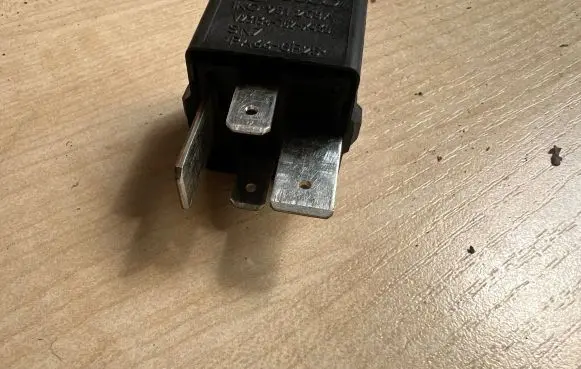 Skoda Octavia Mk2 (1Z) Other relay 1K0951253A V23134J52X430 PA66GF25
