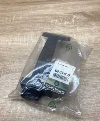 Renault Clio IV Front bumper mounting bracket 628165104R