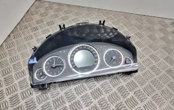 Mercedes-Benz E W212 Speedometer (instrument cluster) A2125400548 A2C53376515 A2129023502