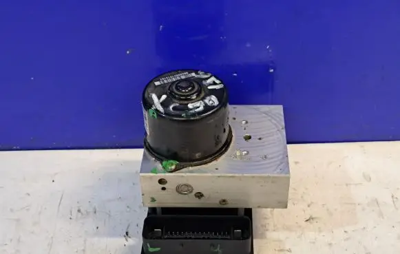 Volvo XC90 ABS Pump 30714952 P30714952
