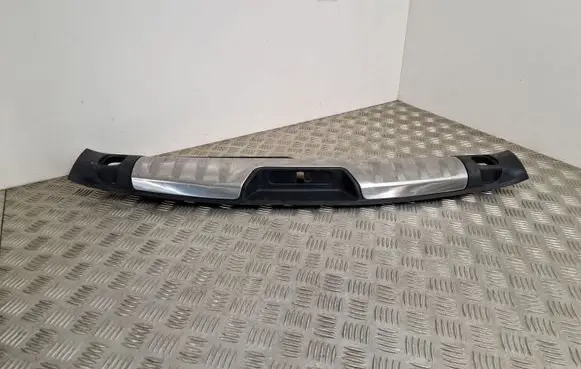 Trunk/boot sill cover protection